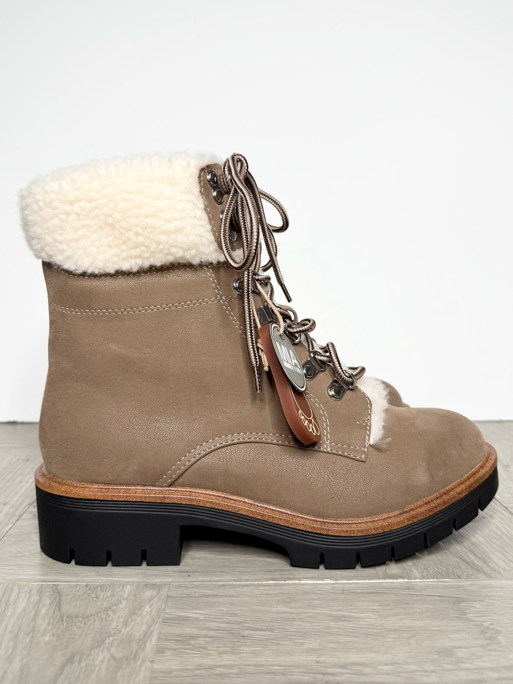NWT Mia Regis Faux Fur Lace Up Boot 7 1/2 M
